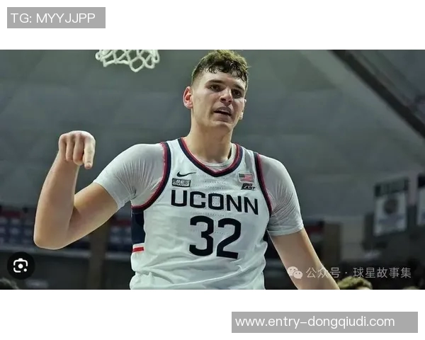 克林根近期状态火热五场三分命中率高达八成并贡献十一次助攻 克林根近期状态火热五场三分命中率高达八成并贡献十一次助攻